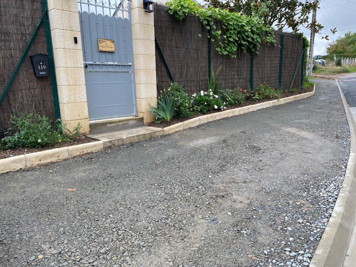 L’éloge De *